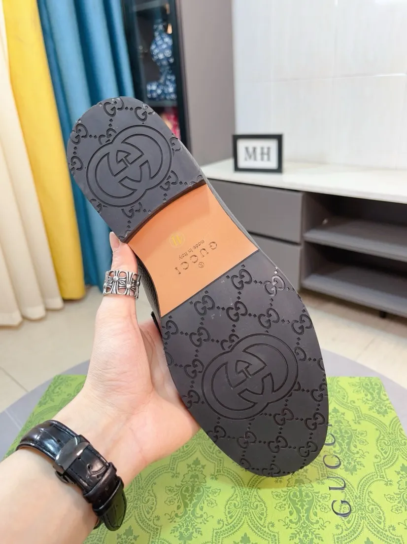 Men's shoes 💰500🌹🌹Niuli [GUCCI Gucci] A new style of formal men's leather shoes is coming~ The original quality upper is made of patent leather imported from Italy, the leather is soft and delicate, comfortable and soft first-layer cowhide lining, rubber wear-resistant outsole, the shoe shape is dignified and domineering, and the luxury charm cannot be concealed! The natural and free nouveau riche leads the trend. Code number: 38-44